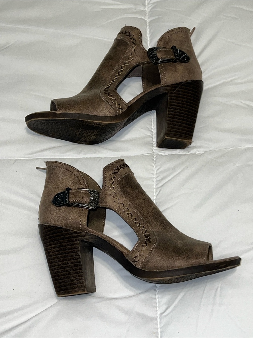SO Women’s Taupe Cutout Peep-Toe Western Ankle Boot Size 7.5 M
